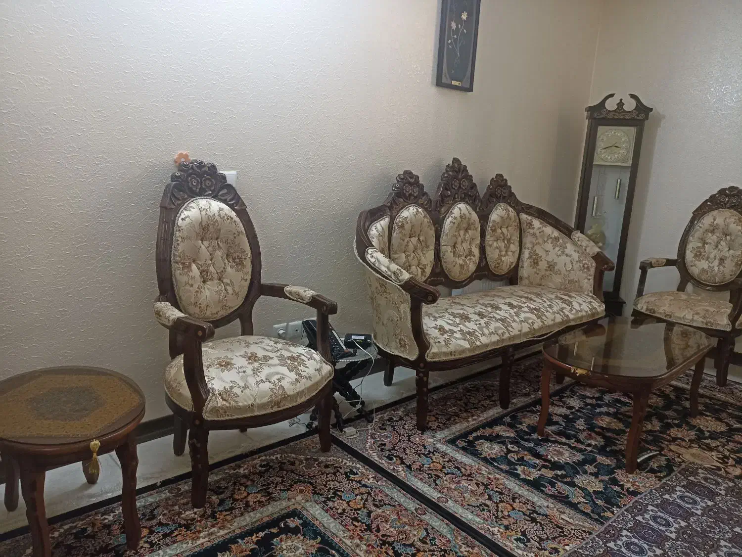 مبل سلطنتی با پارچه های کاملا نو با چوب گردو|مبلمان خانگی و میز عسلی|شاهین‌شهر, خانه کارگر|دیوار