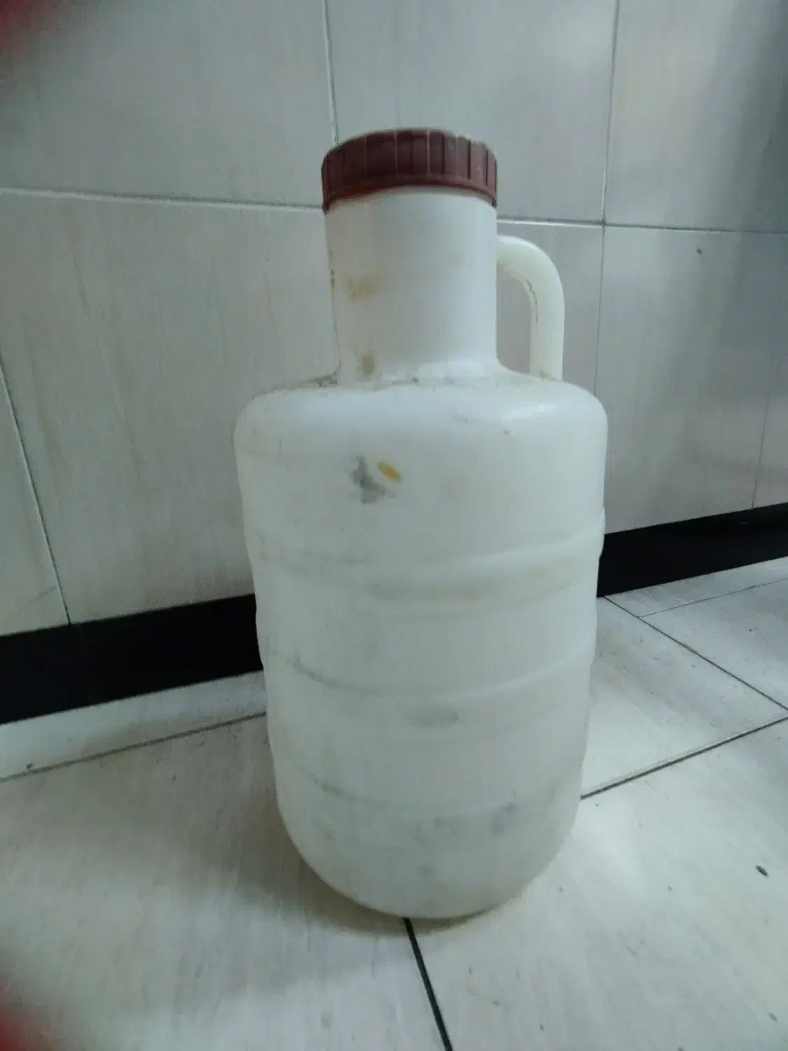 فروش دبه خیارشور برای مصارف خانگی و ذخیره آب|ظروف نگهدارنده، پلاستیکی، یک‌بارمصرف|پره‌سر, |دیوار