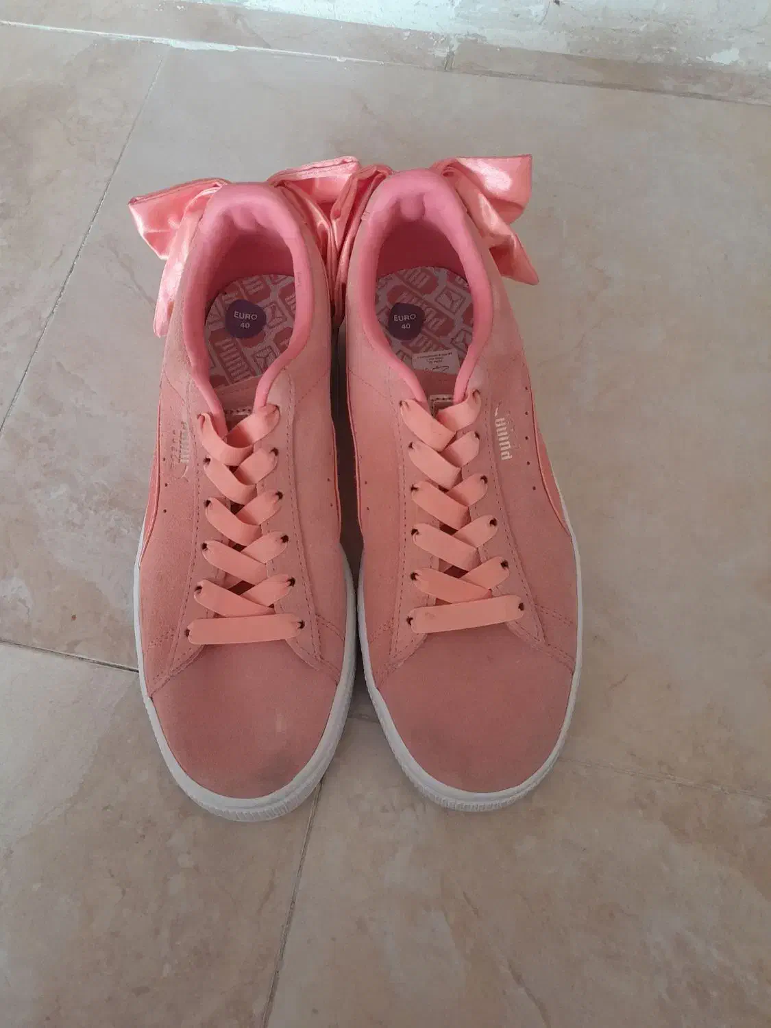 کفش|کیف، کفش، کمربند|صدرا-فارس, فاز ۲|دیوار