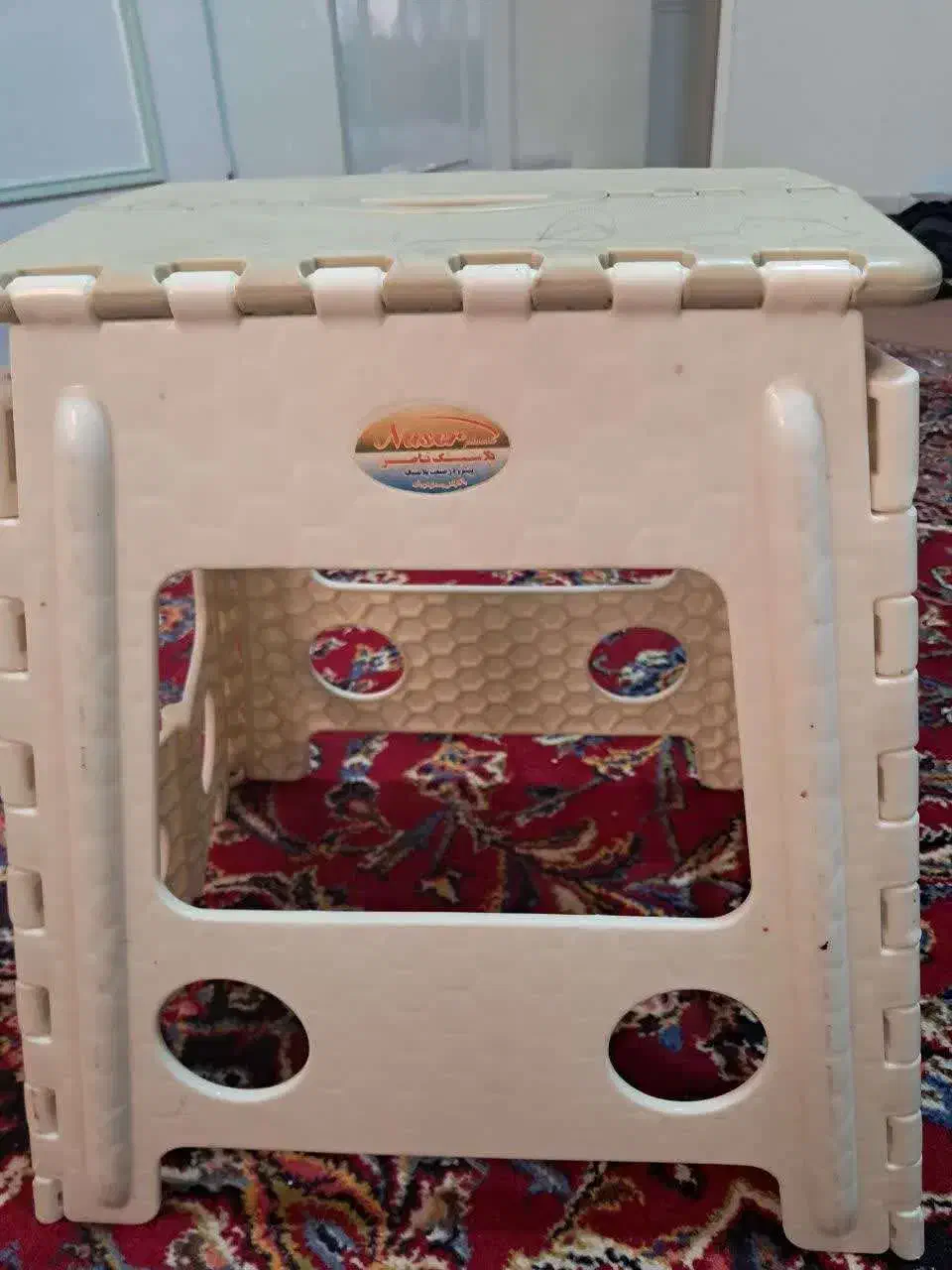 صندلی تاشو|صندلی و نیمکت|قم, باغ اشرافی|دیوار