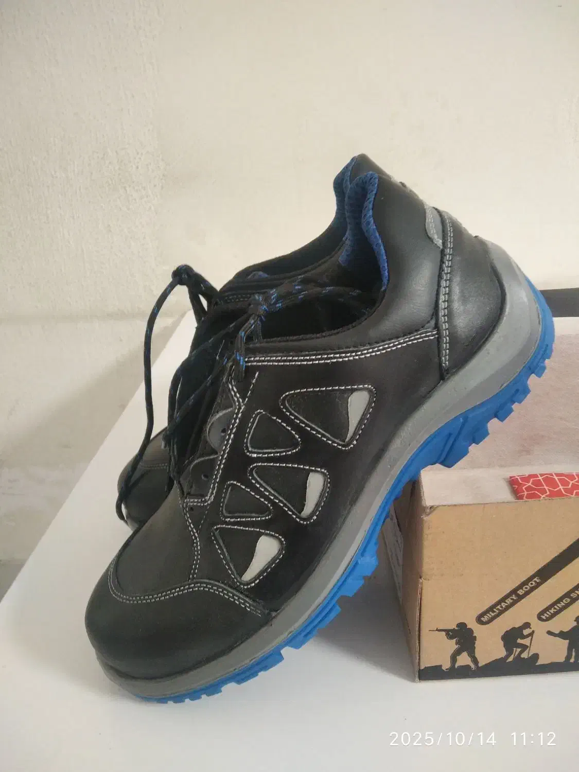 کفش‌ساتر|کیف، کفش، کمربند|چناران, |دیوار