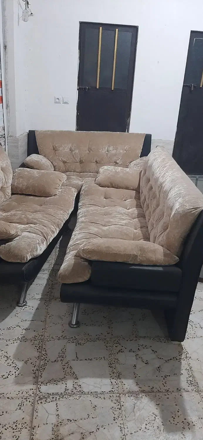 مبلمان ۸ نفره همراه با میز عسلی|مبلمان خانگی و میز عسلی|رشت, سلیمانداراب|دیوار