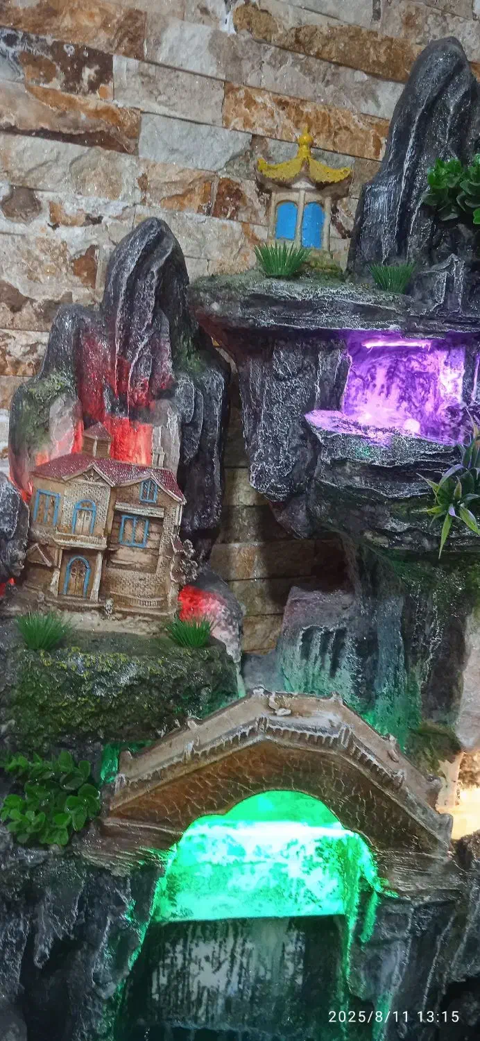 آبنما بسیارتمیزونواندازه اش یک مترو نیم ارتفاعش|مجسمه، تندیس، ماکت|تهران, شهرک ولیعصر جنوبی|دیوار