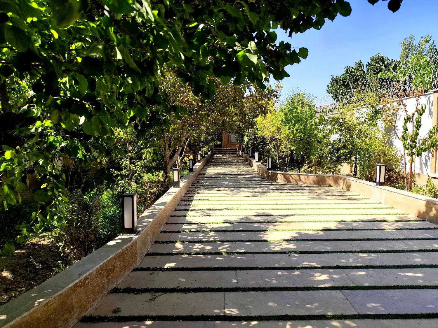 قصر رویایی در دل طبیعت/ 500 متر باغ ویلا/ لوکس|فروش خانه و ویلا|محمدشهر, محمدشهر|دیوار