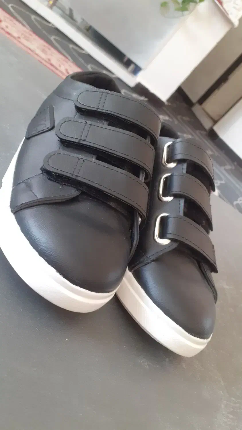 کفش|کیف، کفش، کمربند|داراب, |دیوار