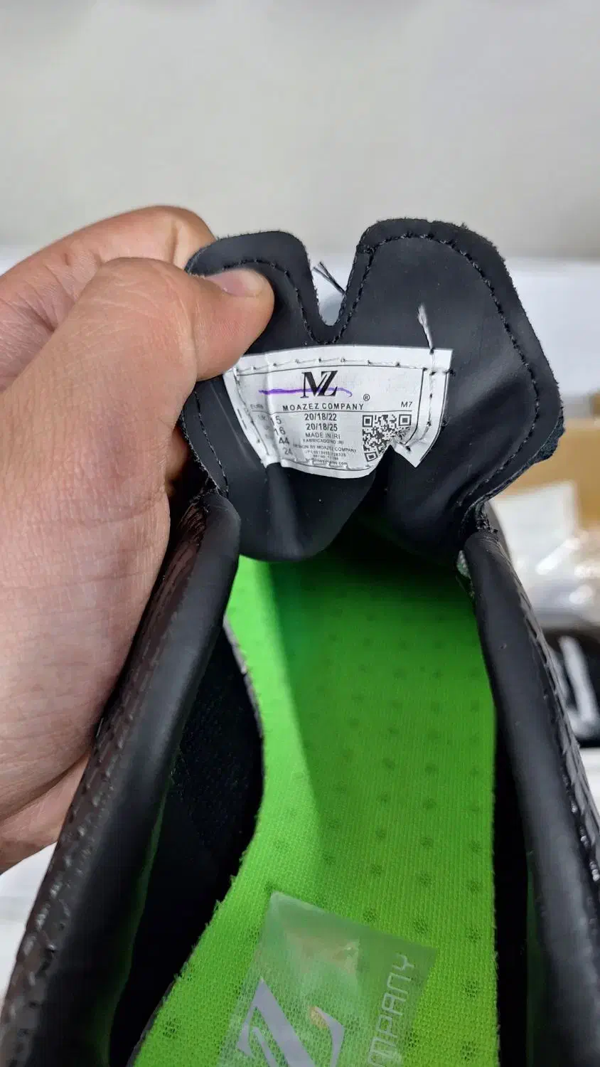 کفس فوتبال ایرزوم|ورزش‌های توپی|تهران, آزادشهر|دیوار