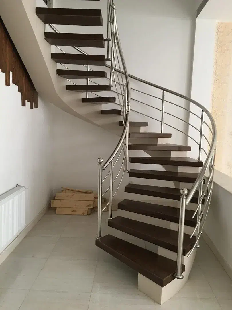 پله فلزی هندی،دکوراتیو صاف،پیچ(اسپیرال)|خدمات پیشه و مهارت|نجفآباد, طالقانی|دیوار