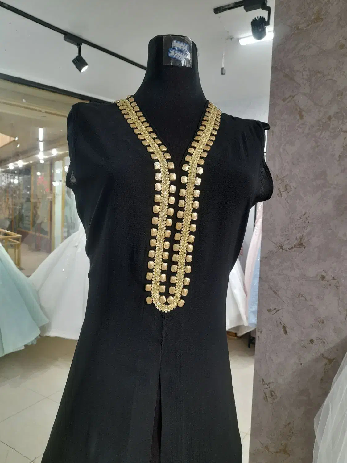 پیرهن مجلسی|لباس|خرمآباد, |دیوار