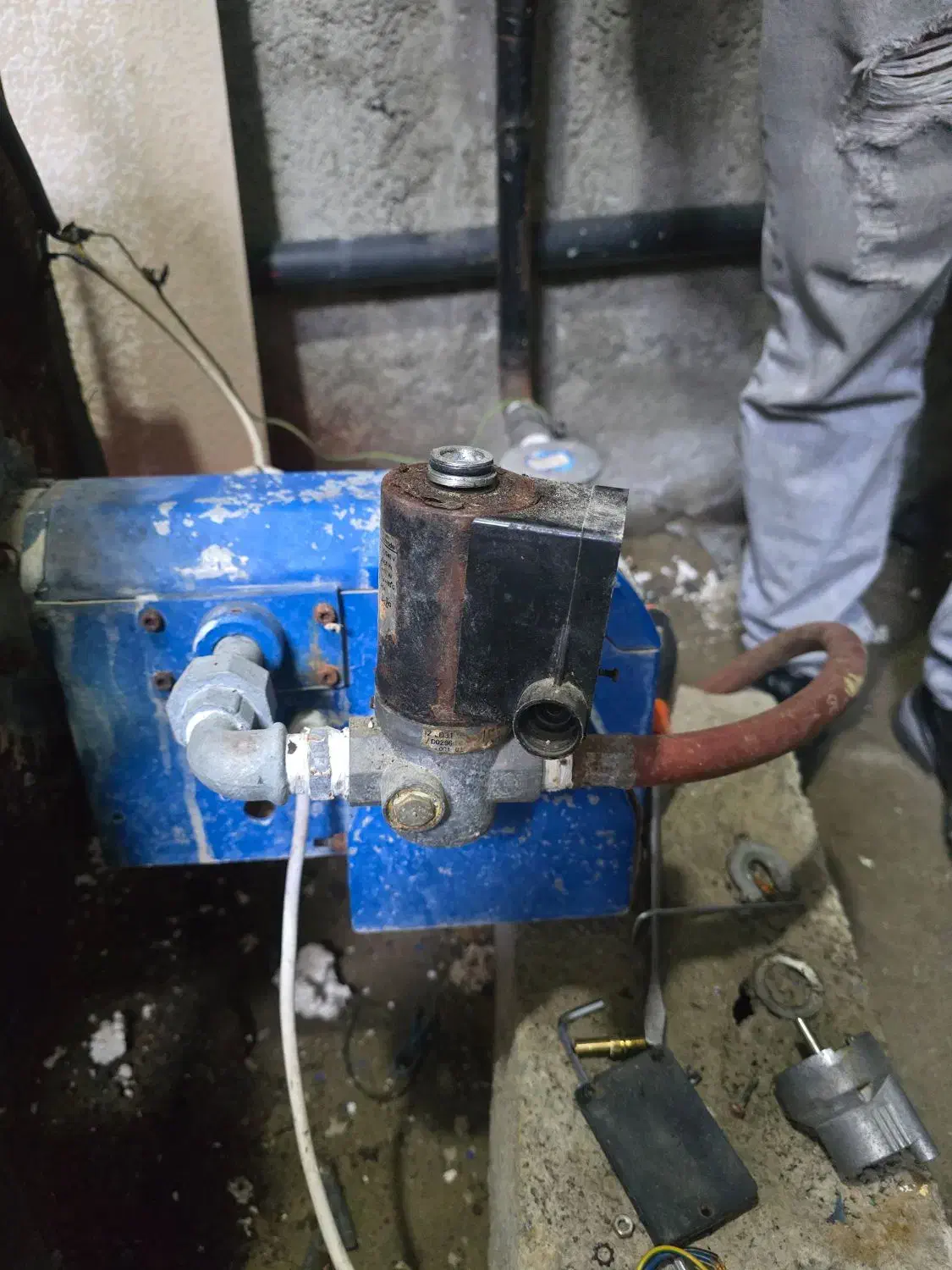 تعمیر و نصب انواع مشعل گازی و گازوئیلی|خدمات پیشه و مهارت|هشتگرد, کوی بهروز|دیوار