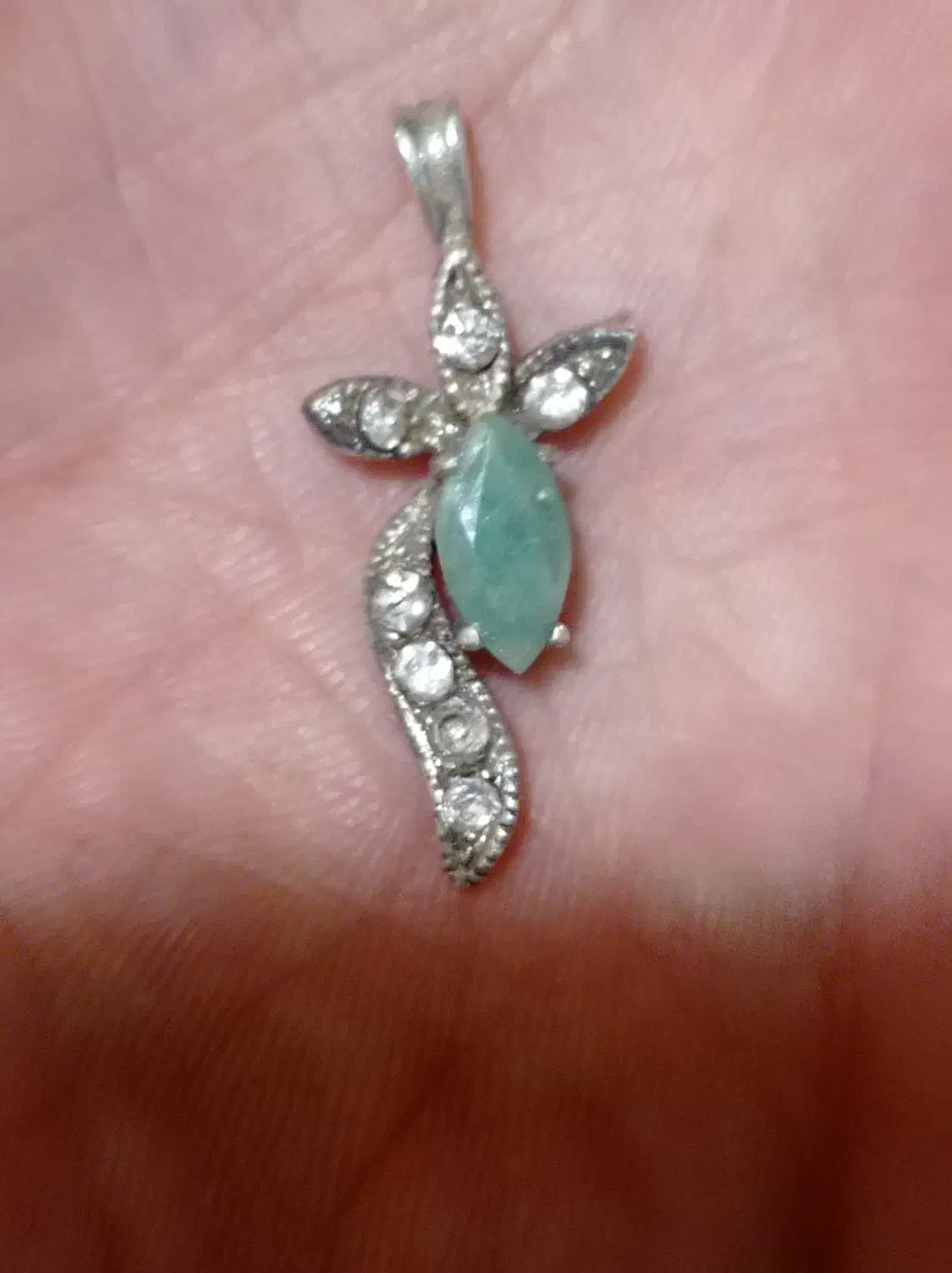 پلاک نقره با نگین اصل زمرد زمبیا مخراجکاری الماس|جواهرات|کرمانشاه, |دیوار