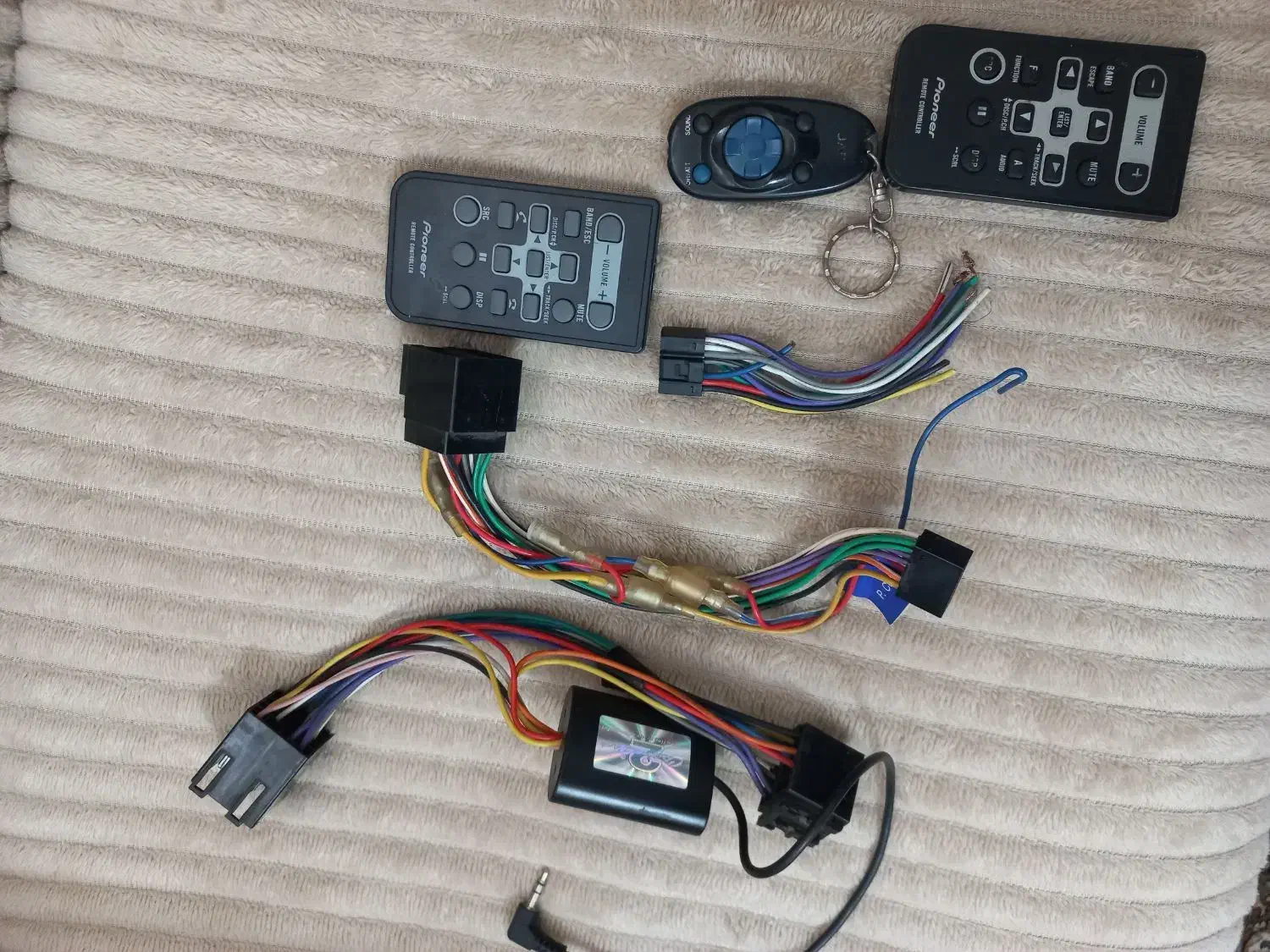 مقداری لوازم خودرو ۲۰۶ و غیره|قطعات یدکی و لوازم جانبی|تبریز, |دیوار