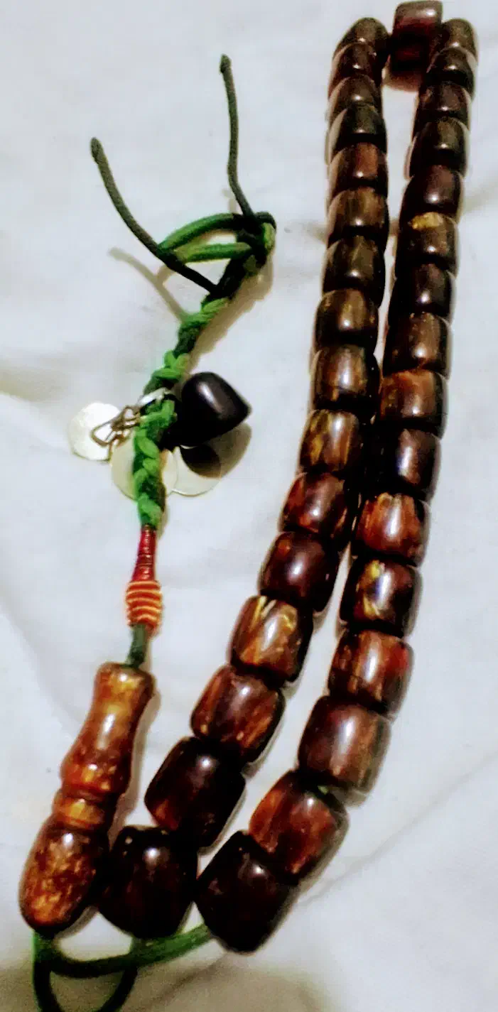 تسبیح کهربایی|کلکسیون اشیاء عتیقه|اندیشه, اندیشه فاز ۱|دیوار