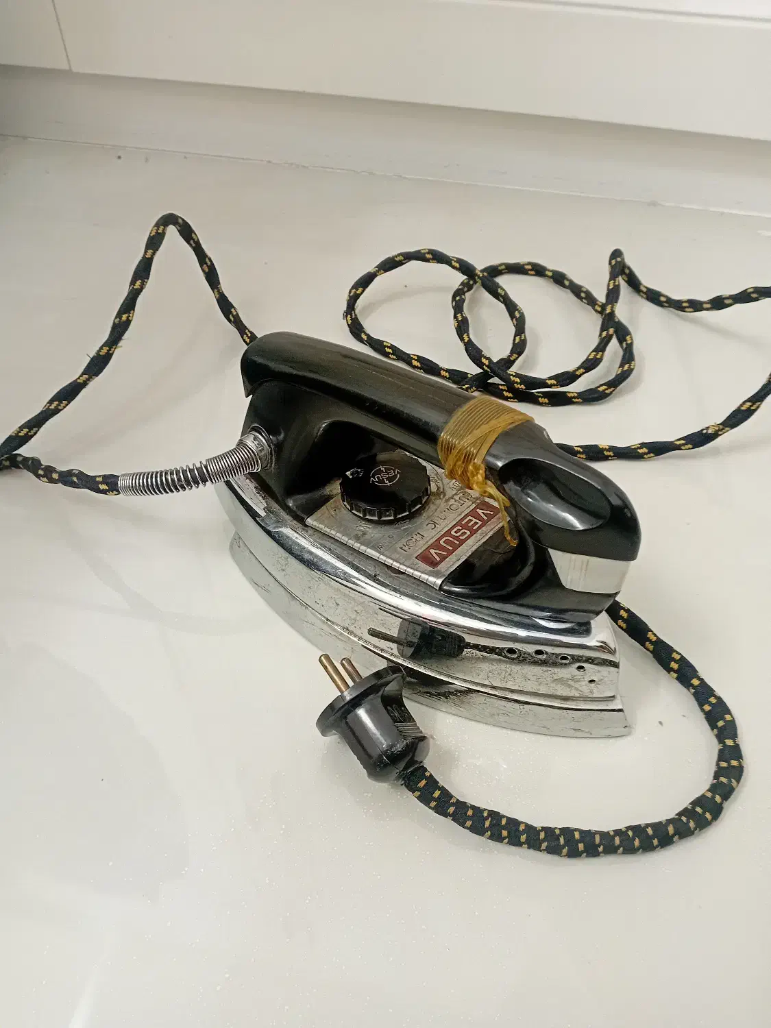 اتو قدیمی.اتو|اتو و لوازم اتو|مشهد, چهارچشمه|دیوار