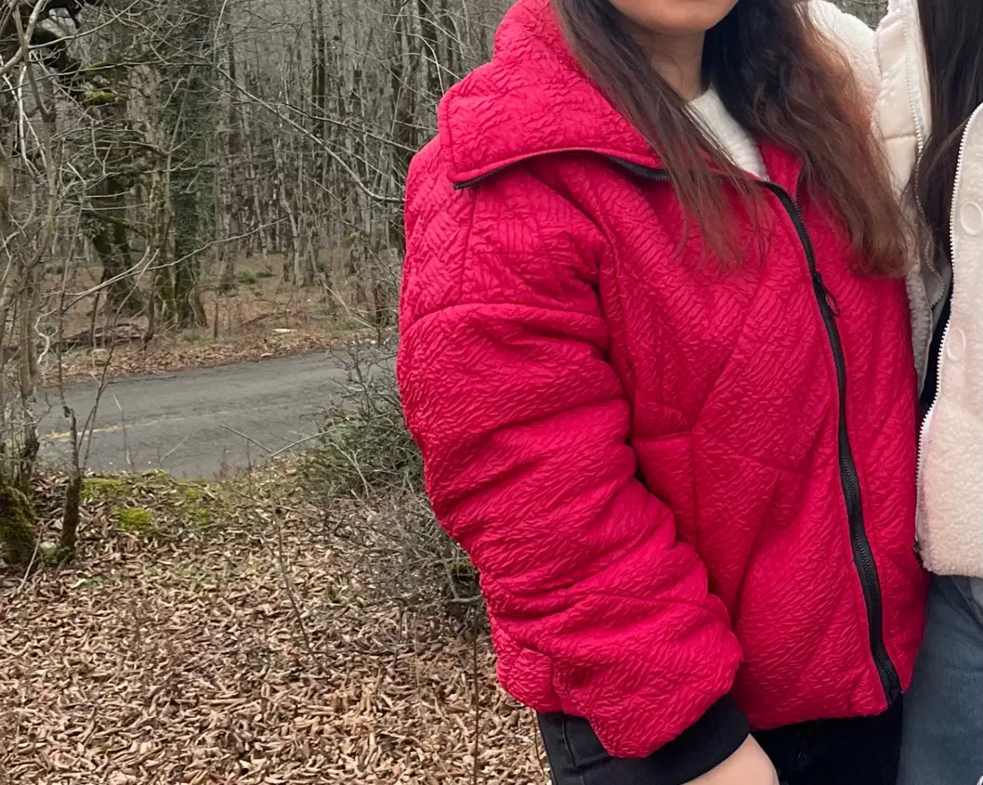 کاپشن|لباس|رشت, سیا اسطلخ|دیوار