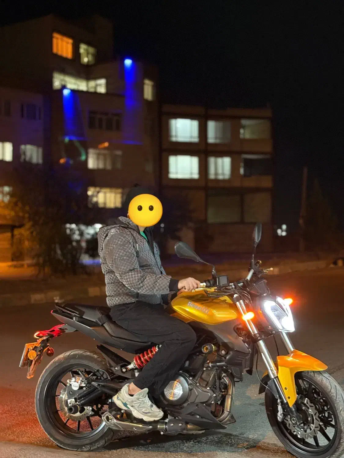 بنلی ۳۰۰ طلایی ۴۰۲|موتورسیکلت|کرمانشاه, |دیوار