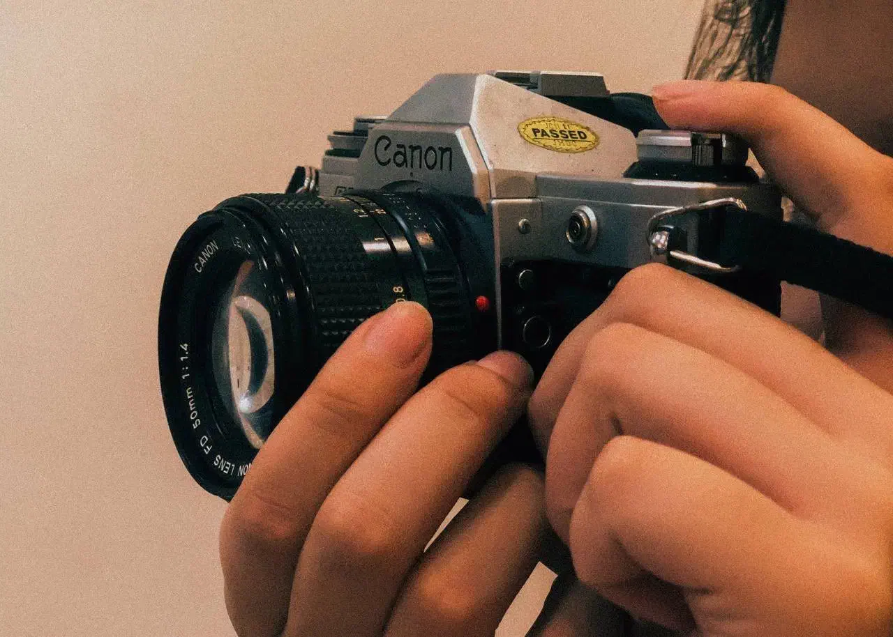 دوربین آنالوگ  canon AE-1|دوربین عکاسی و فیلم‌برداری|مشهد, جاهد شهر|دیوار