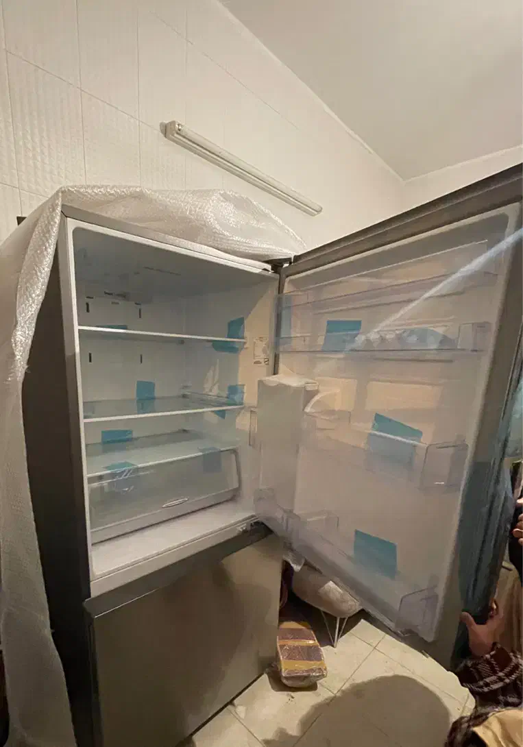 یخچال اسنوا|یخچال و فریزر|صحنه, |دیوار