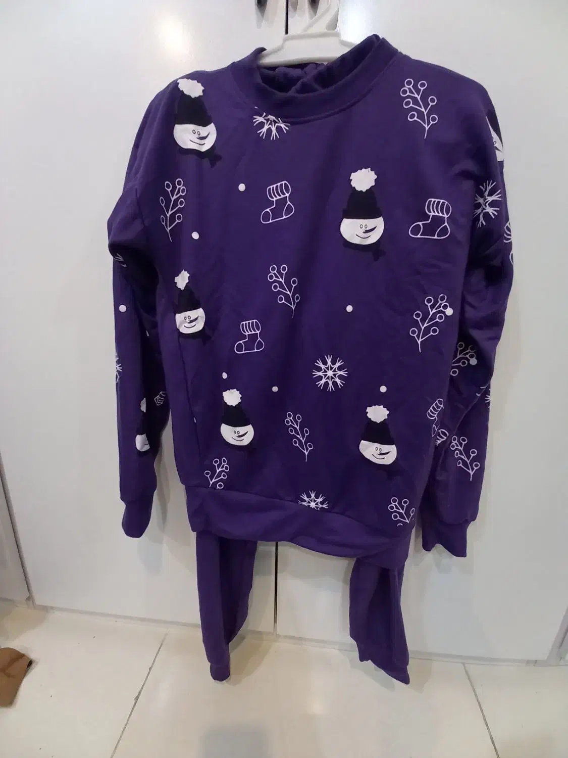 تعدادی لباس در حد نو|لباس|دورود, |دیوار