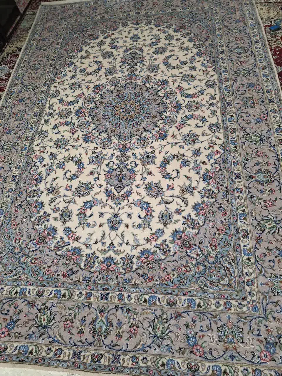 قالی دست بافت ریز بافت ۸۴۰ تون به دلیل تک بودن|فرش|مهریز, |دیوار