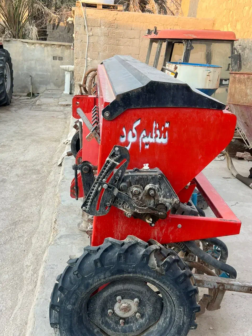 ادوات کشاورزی|ماشینآلات صنعتی|محمله, |دیوار