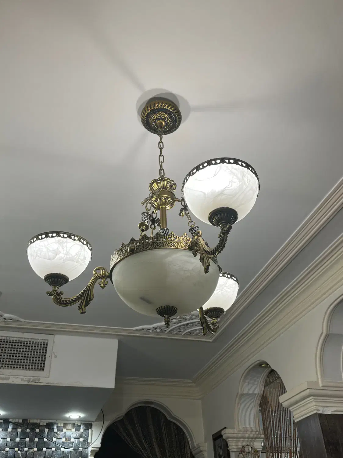 سه لوستر برنز سالم سالم|لوستر و چراغ آویز|محلات, |دیوار