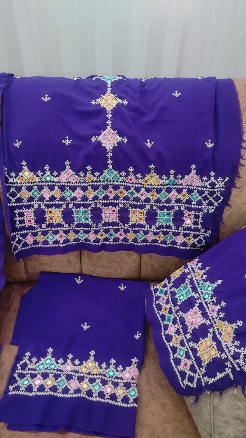 لباس پلیواری|لباس|سراوان, |دیوار