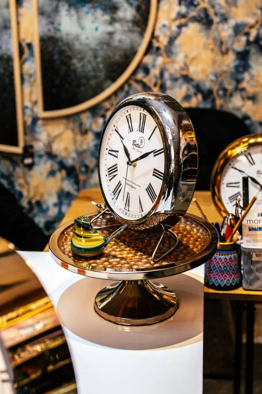 ساعت زیبا ولوکس در گالری خونه ی ایرونی|ساعت دیواری و تزئینی|رشت, پیرسرا|دیوار