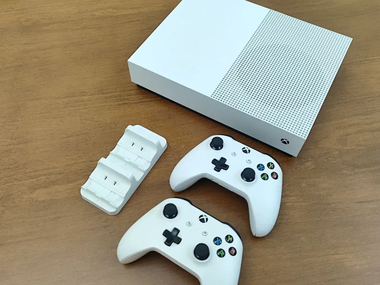 ایکس باکس وان s یک ترابایت|کنسول، بازی ویدئویی و آنلاین|آستارا, |دیوار