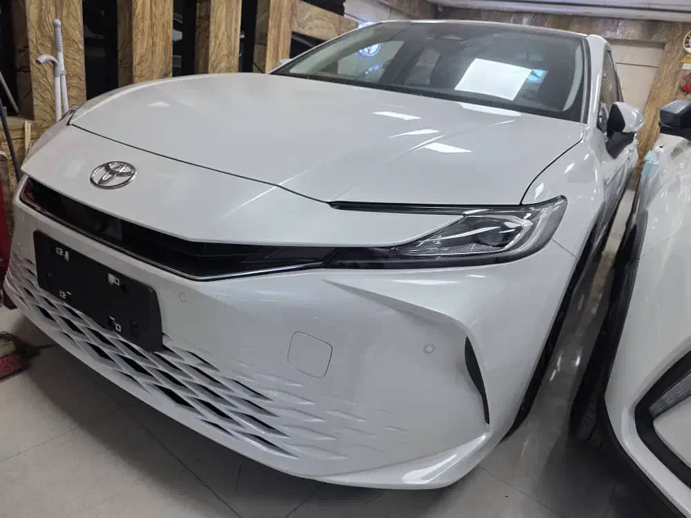 تویوتا کمری چین و ژاپن سفید و مشکی ۲۰۲۵|خودرو سواری و وانت|اصفهان, لیمجیر|دیوار