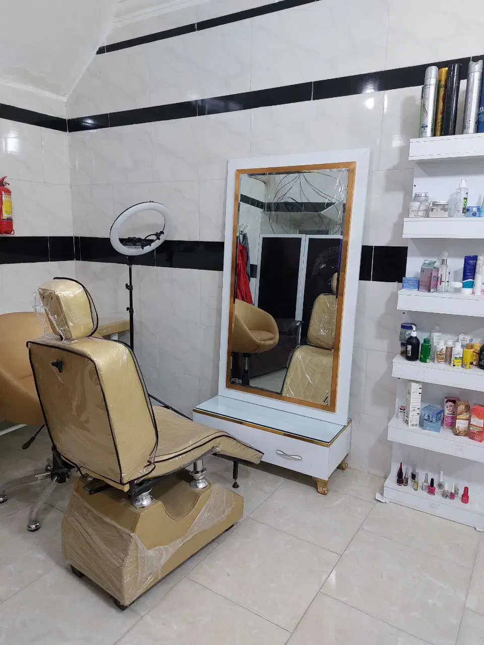 تجهیزات سالن زیبایی|آرایشگاه و سالن‌های زیبایی|جوین, |دیوار