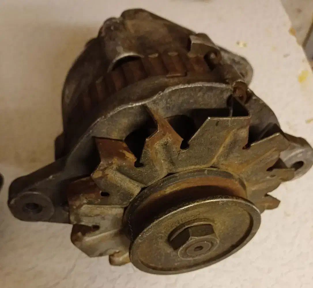 کاربراتور نیسان ژاپن و دینام میتسوبیشی ژاپن نیسانی|قطعات یدکی و لوازم جانبی|تهران, شهرک استقلال|دیوار