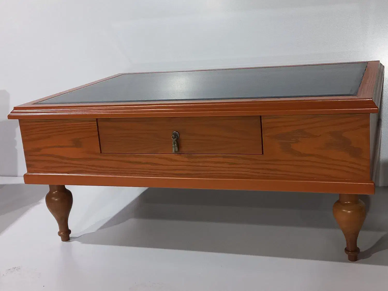 جلومبلی عسلی|مبلمان خانگی و میز عسلی|پاکدشت, شهرک انقلاب|دیوار