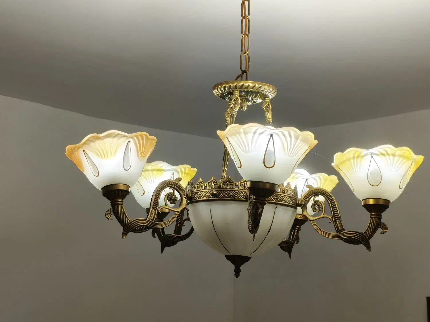 لوستر|لوستر و چراغ آویز|رباط‌کریم, رباط‌کریم|دیوار