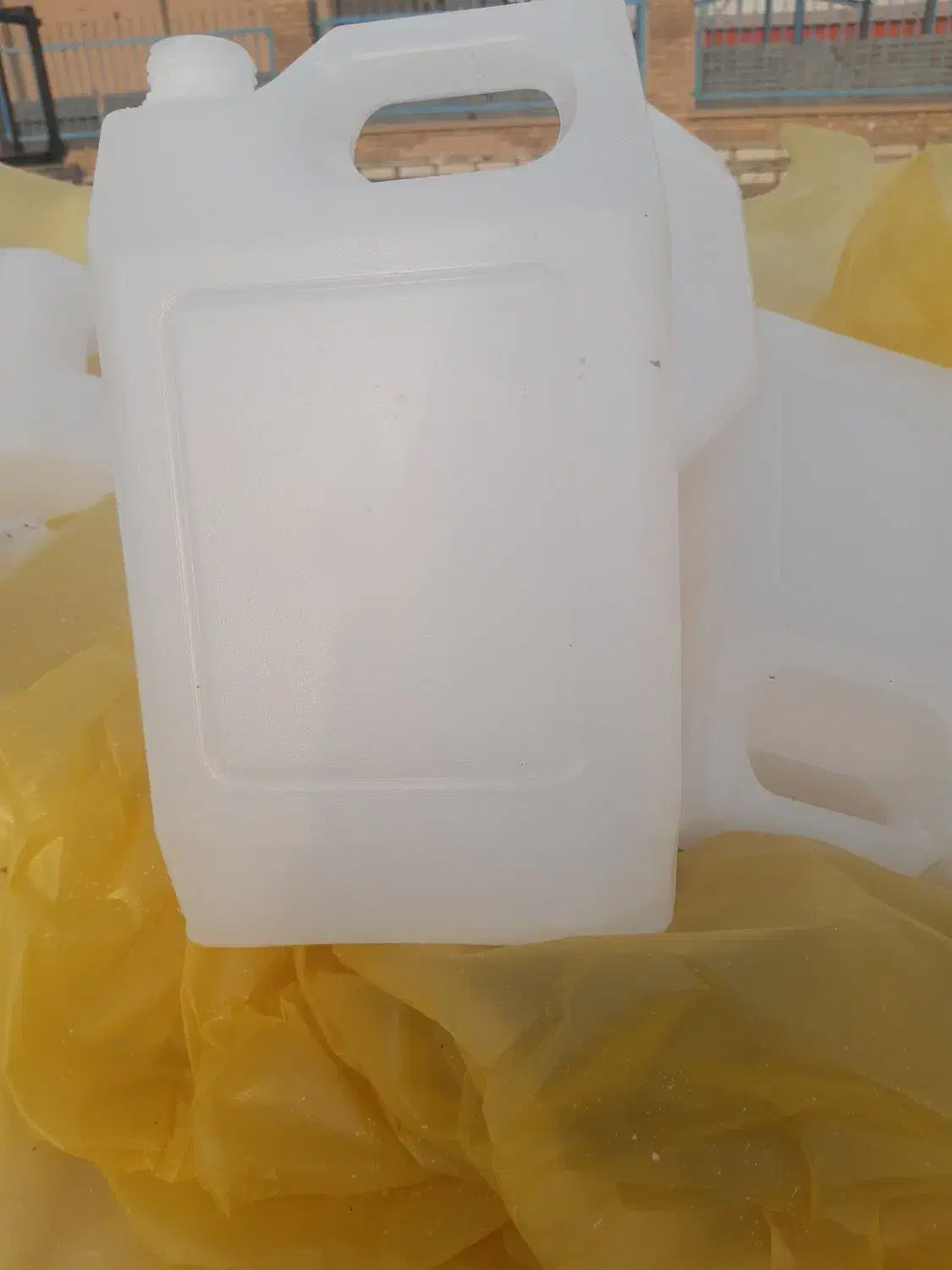 دبه یا بطری ۵ لیتری|ظروف نگهدارنده، پلاستیکی، یک‌بارمصرف|شیراز, شهرک صنعتی شیراز|دیوار