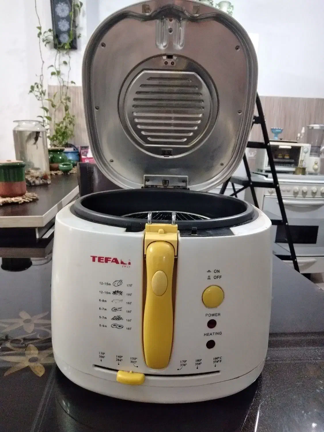 سرخ کن زیر قیمت فقط دستش شکسته با تخفیف ویژه|اجاق گاز و لوازم برقی پختوپز|رشت, توشیبا|دیوار