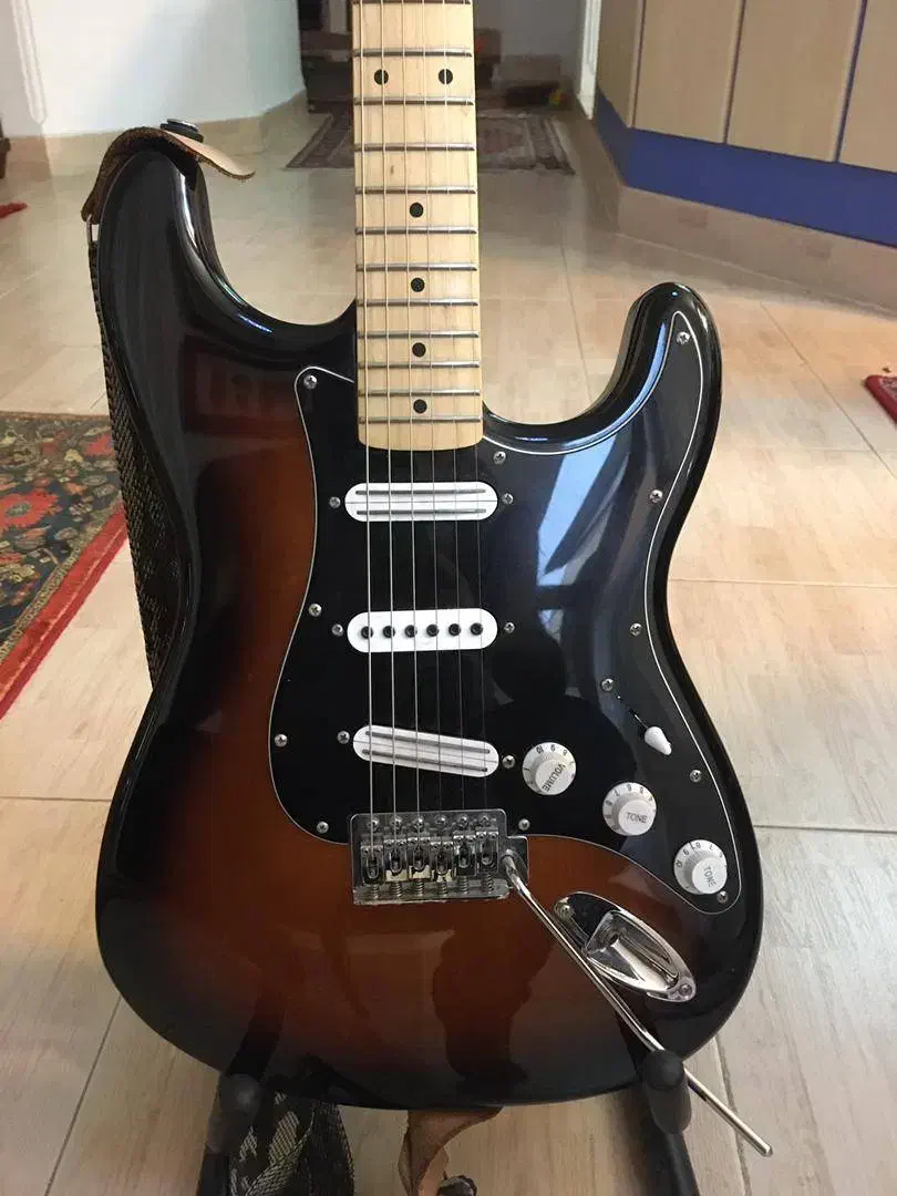 گیتار الکتریک|گیتار، بیس، امپلیفایر|رشت, دیلمان|دیوار