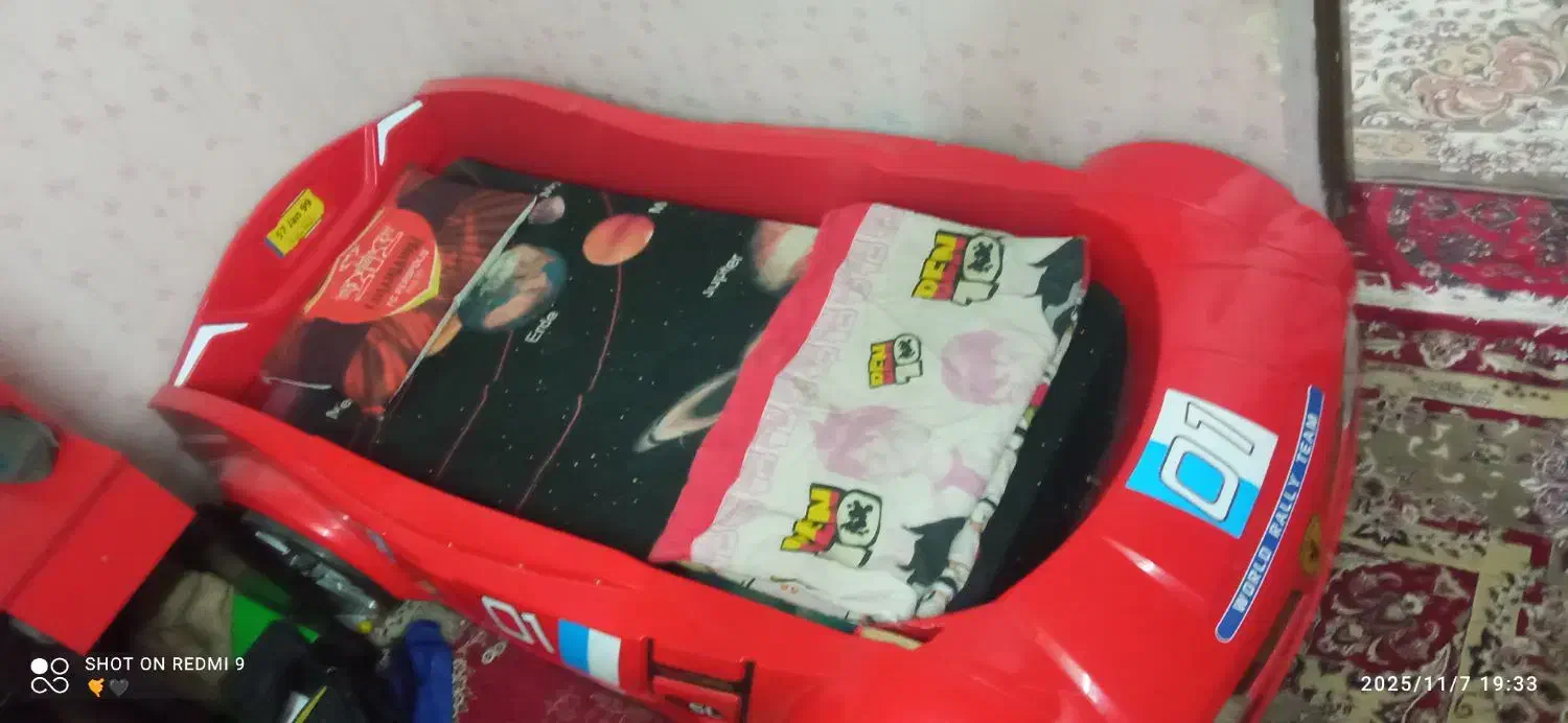 تخت نوجوان طرح ماشین و یک دست مبل ال|تخت و سرویس خواب|زاهدان, |دیوار