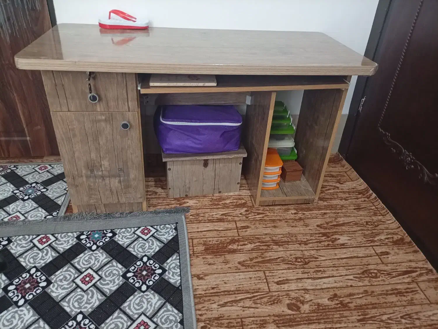 میز و صندل|دفتر کار|سلماس, |دیوار