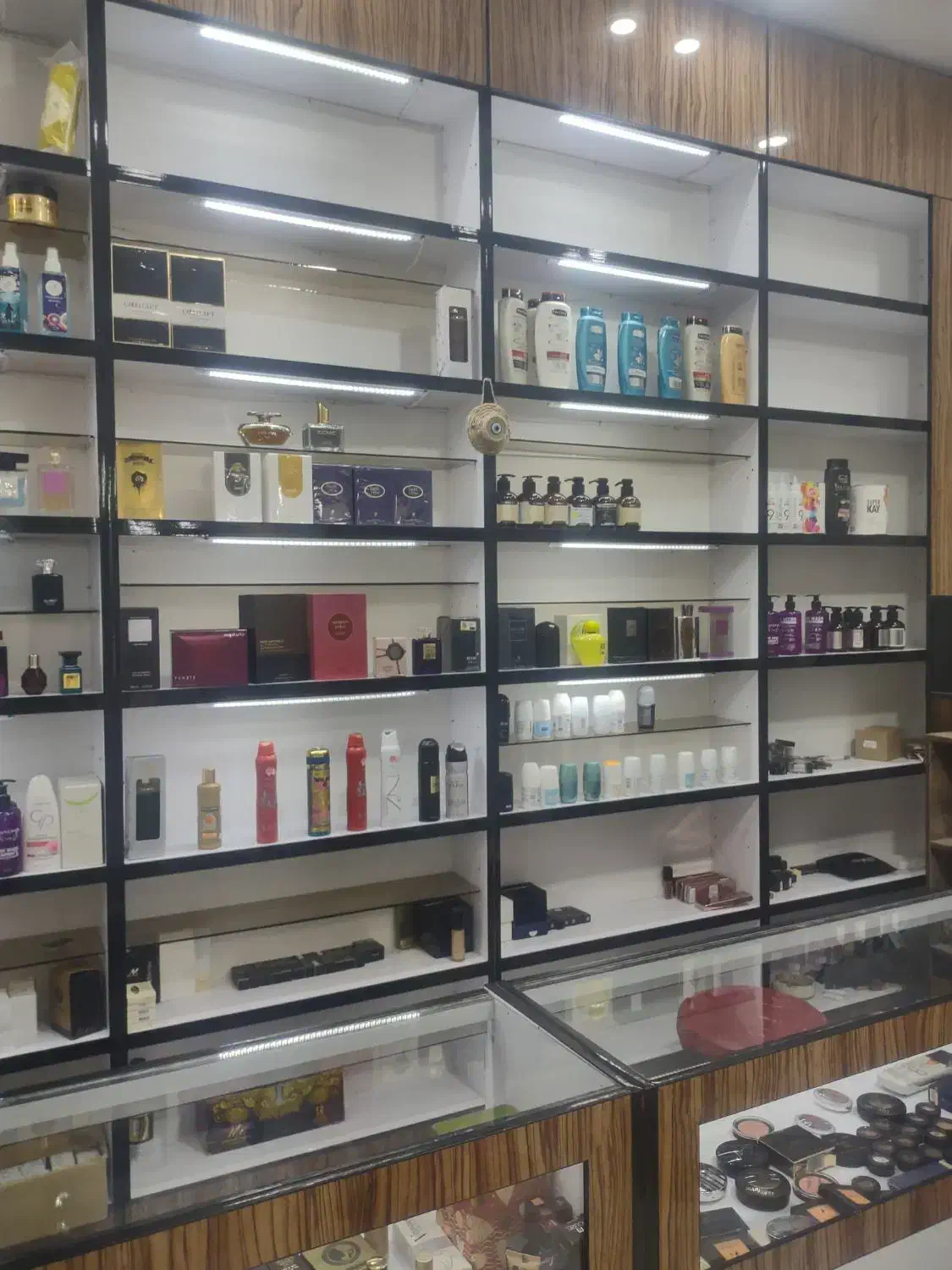 فروش فوری دکوراسیون مغازه|فروشگاه و مغازه|ایلام, |دیوار