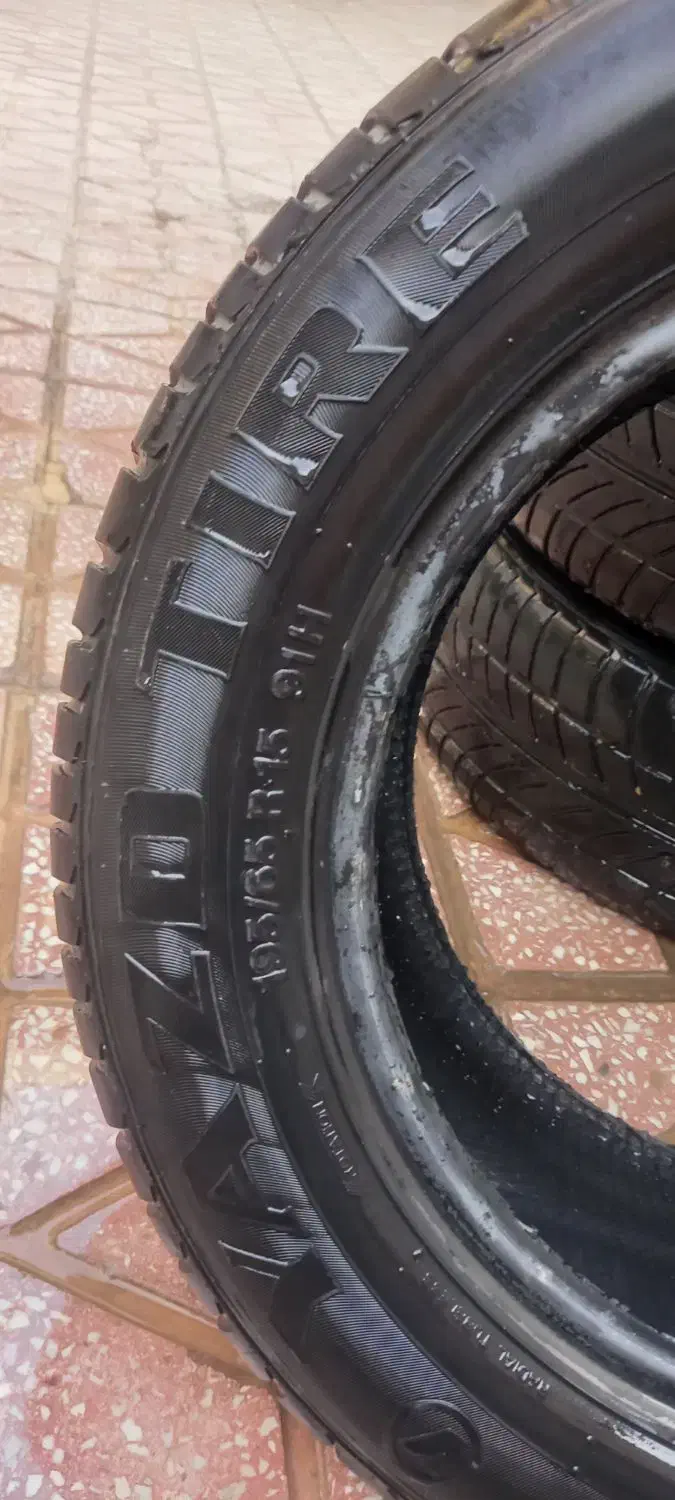 لاستیک یزد تایر ۱۹۵|قطعات یدکی و لوازم جانبی|بروجرد, |دیوار