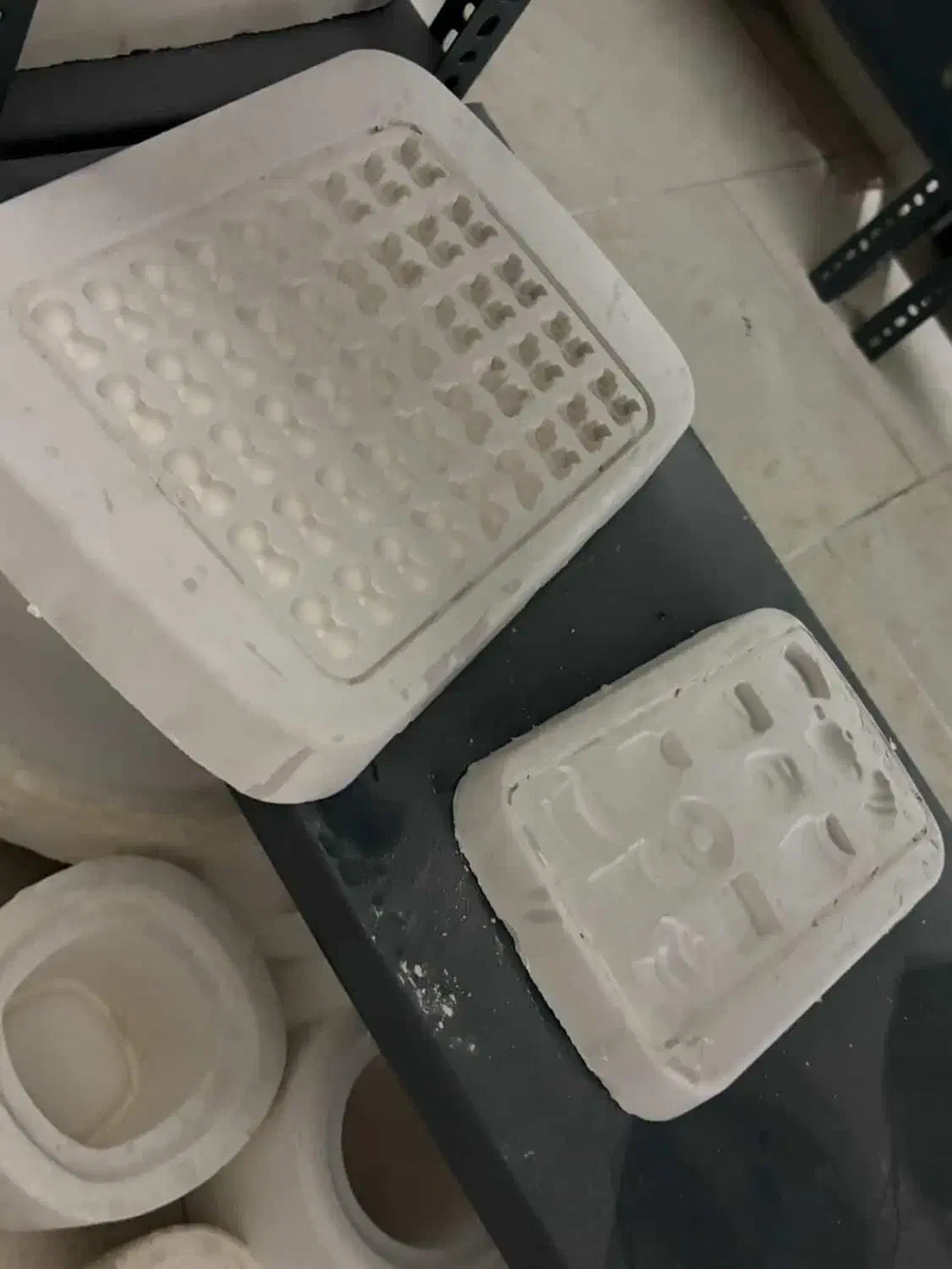 تعدادی قالب گچی و رنگ برای کار سرامیک|ابزارآلات|کرج, رجبآباد|دیوار