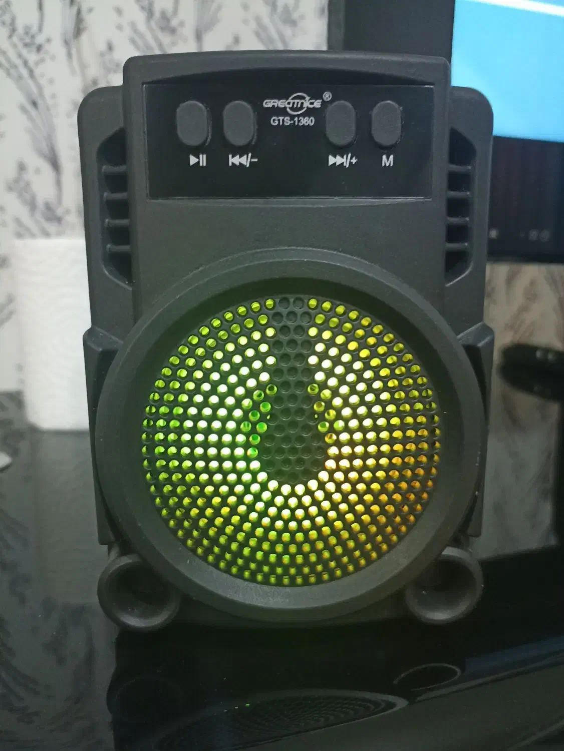 اسکیپر. باند .|پخش‌کننده همراه|نقده, |دیوار