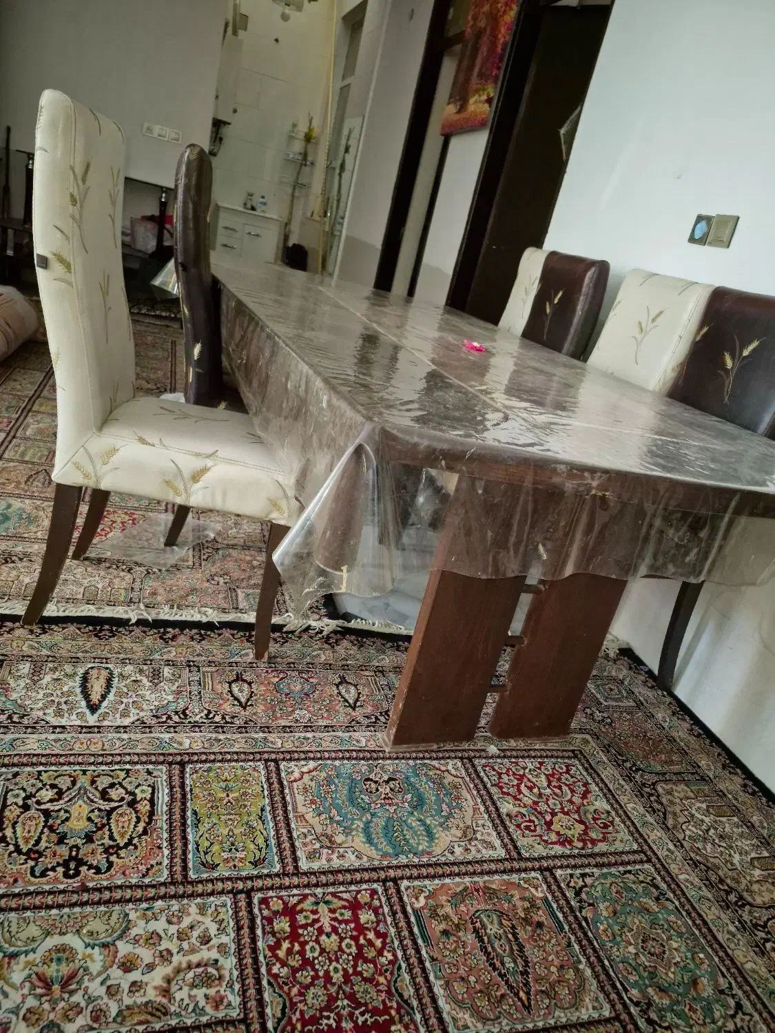 فروش تعدادی از وسایل منزل به علت جابجایی|میز و صندلی غذاخوری|شیراز, مسلم|دیوار