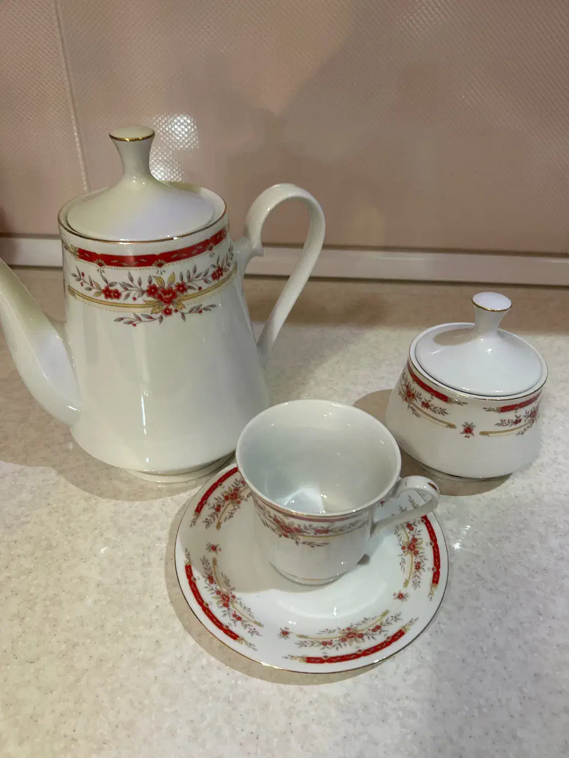 سرویس چینی قدیمی کمیاب|ظروف سرو و پذیرایی|قم, زینبیه|دیوار