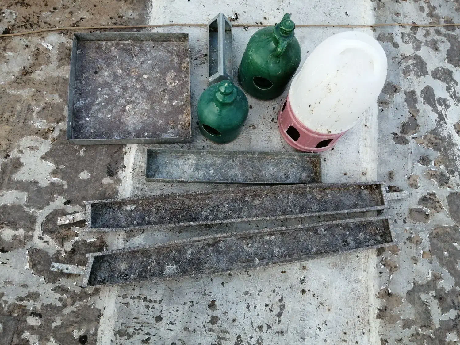 آبخوری و دونه خوری|لوازم جانبی حیوانات|شیراز, شهرک گلستان|دیوار