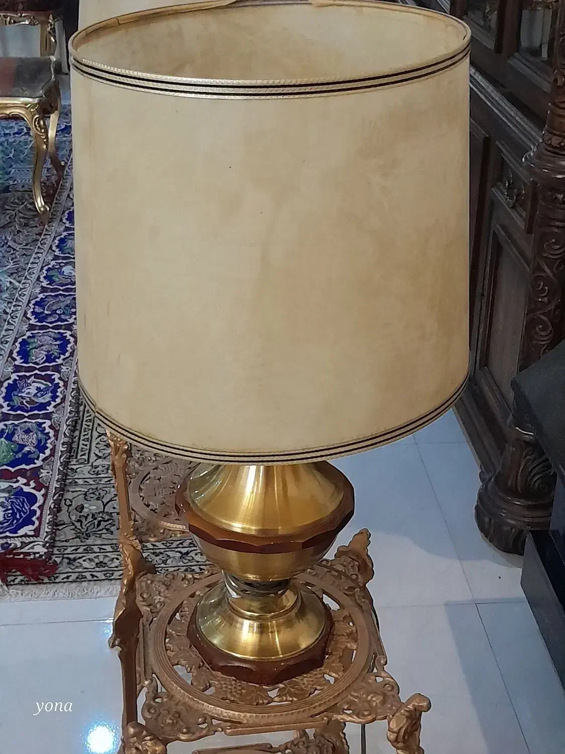 دوعدد آباژور وپایه برنجی قدیمی|چراغ خواب و آباژور|تهران, علم و صنعت|دیوار