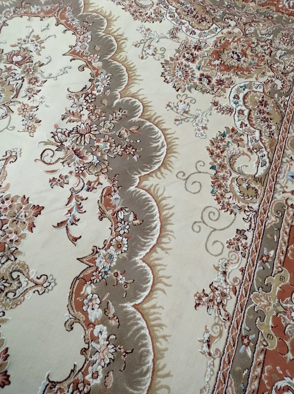 فرش نگین مشهد گل برجسته سالم و بدون هیچ گونه ایراد|فرش|مشهد, پنجتن|دیوار