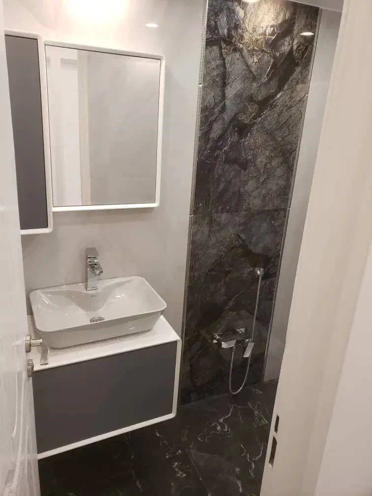 ۸۵متر ۲ خواب،طبقه همکف بدون پول پیش