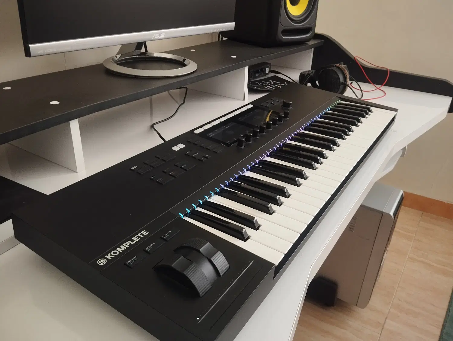 میدی کیبورد Native instruments Komplete S49 MK2|پیانو، کیبورد، آکاردئون|تهران, اکباتان|دیوار