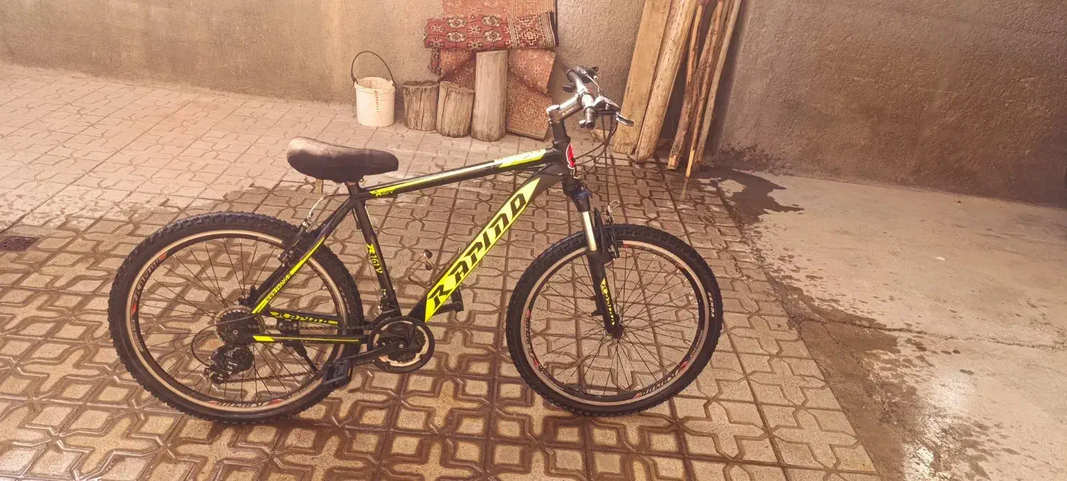 دوچرخه|دوچرخه، اسکیت، اسکوتر|صحنه, |دیوار